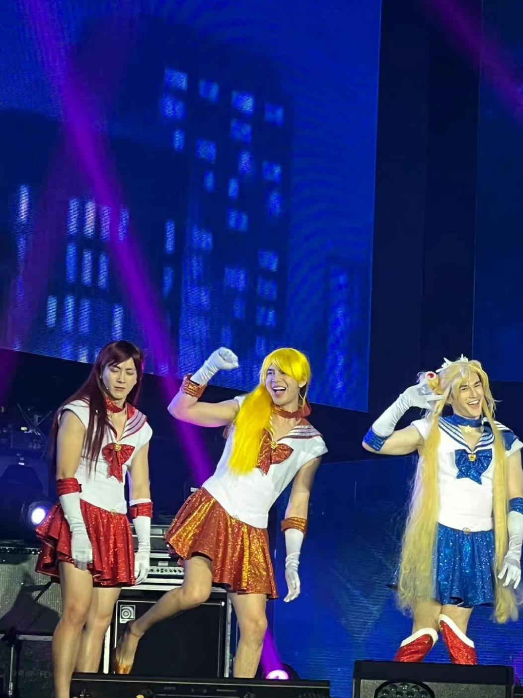 泰国泰娱走红毯很疯吗,泰国曼谷韩流演唱会