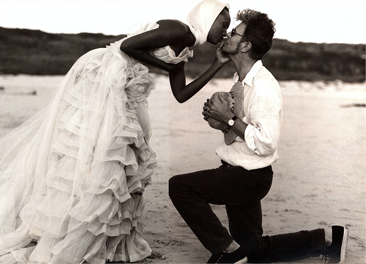 大卫鲍伊妆容,大卫·鲍伊年轻照片