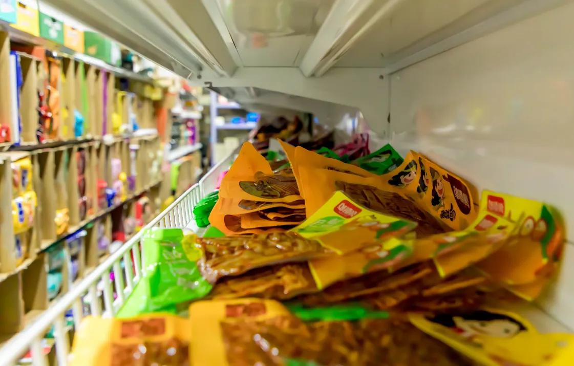 火爆全网小零食卫龙,休闲零食卫龙