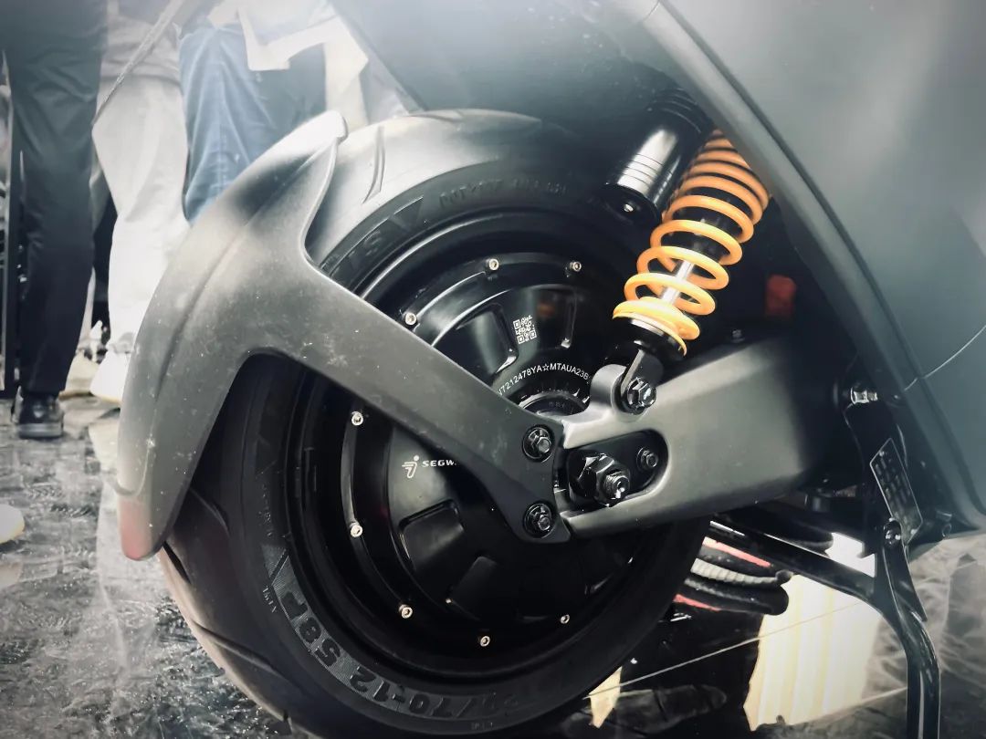 电摩e300p发布,九号电动摩托e300p