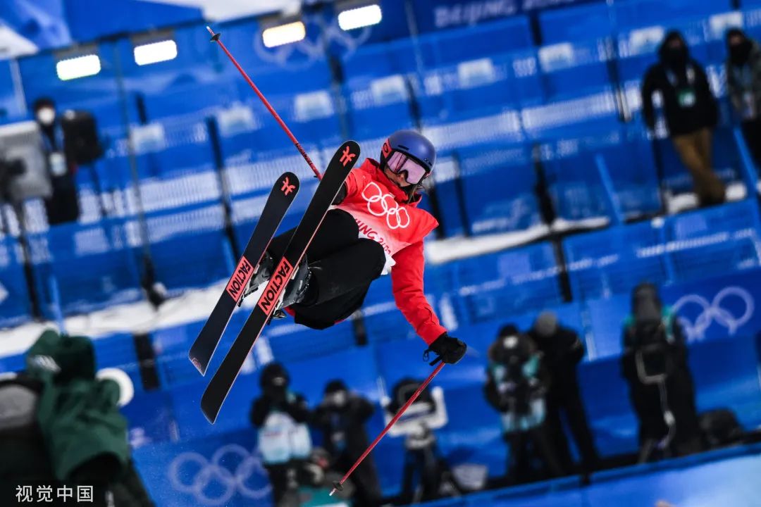 吃韭菜盒子涂美甲，轻松闯入决赛，谷爱凌这小姑娘到底啥人设