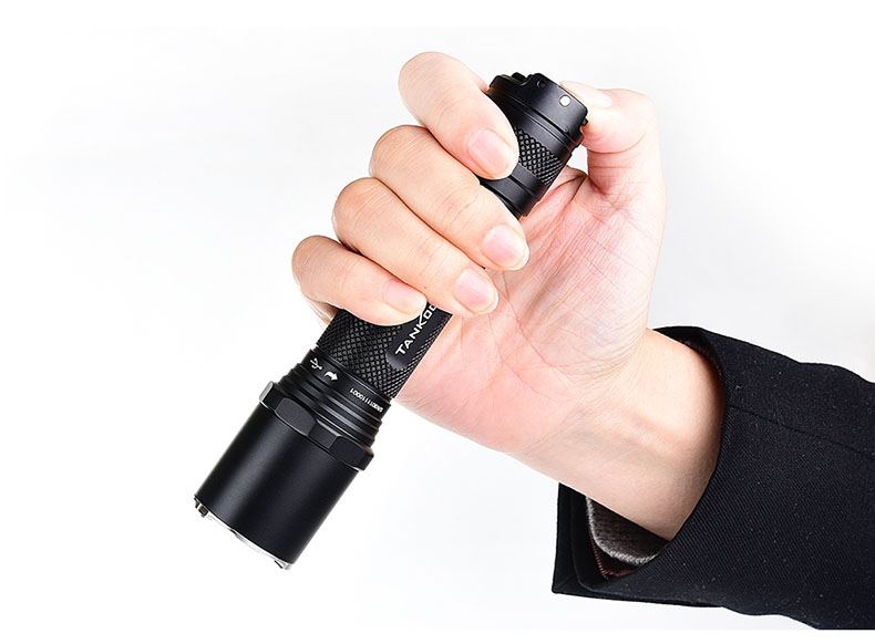 警用专用强光聚光手电筒,警用强光手电是led的吗