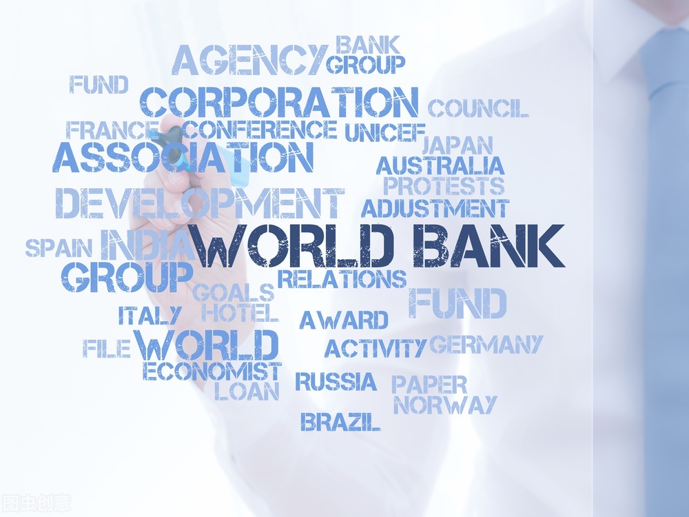 花大笔的钱（尤指购买不需要的东西）；挥霍英语怎么说？