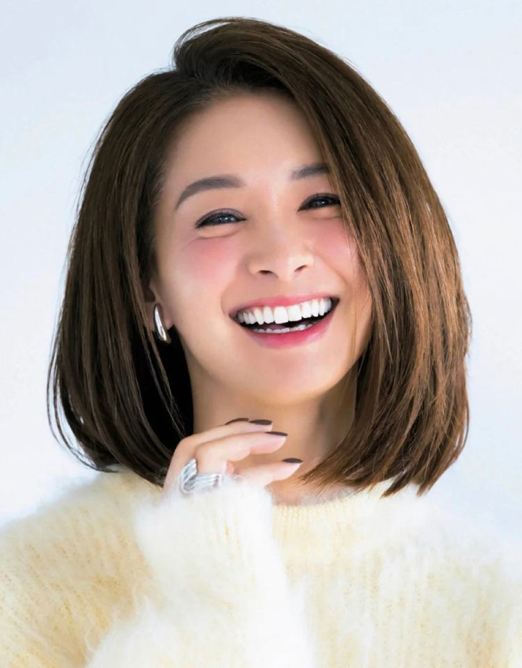 二十岁适合直发还是卷发,30多岁女人留直发好还是卷发