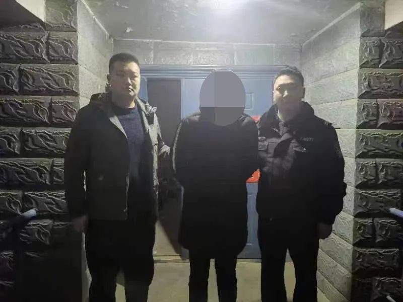 警方成功捣毁一处voip涉诈窝点,警方抓获架设goip设备的嫌疑人