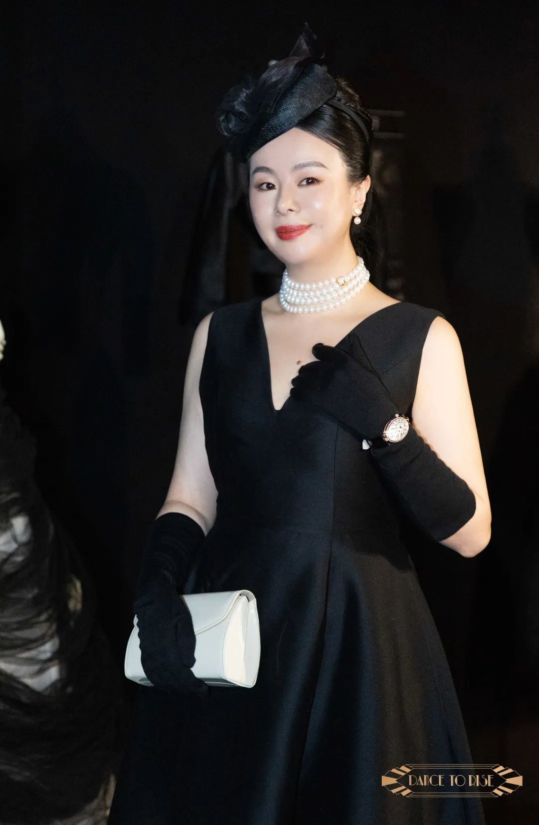 英国女王最喜欢的包包牌子,英国女王拿的包包价格