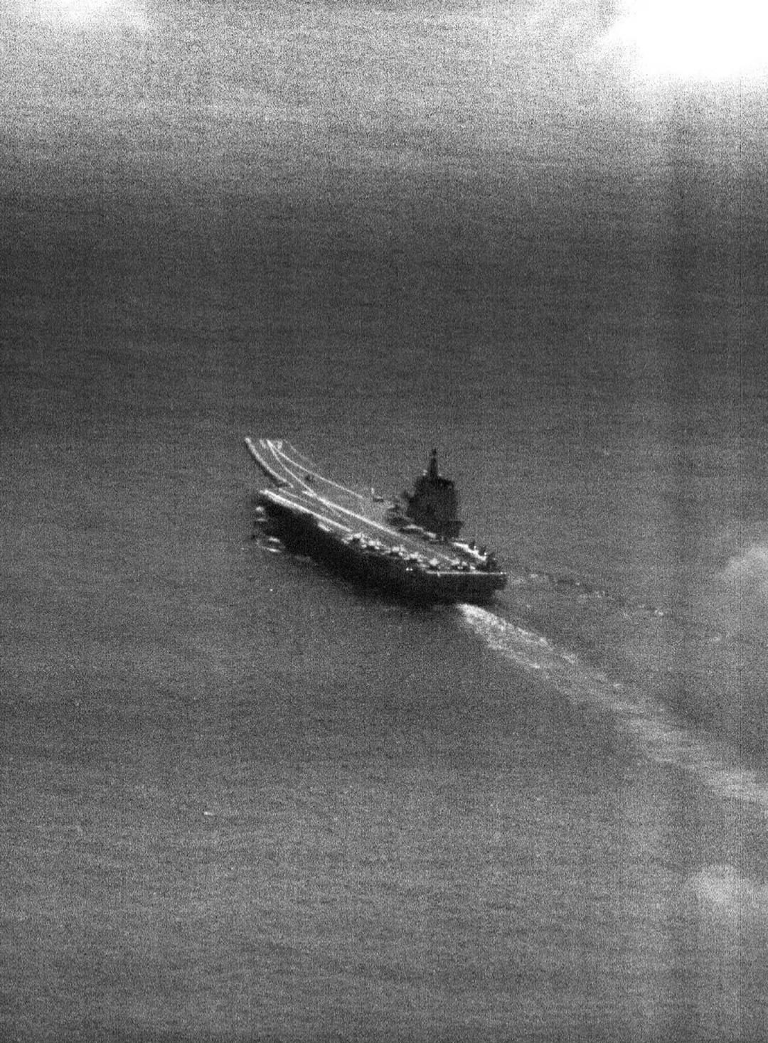 山东舰舰载机起降全视频,山东舰能搭载几架舰载机