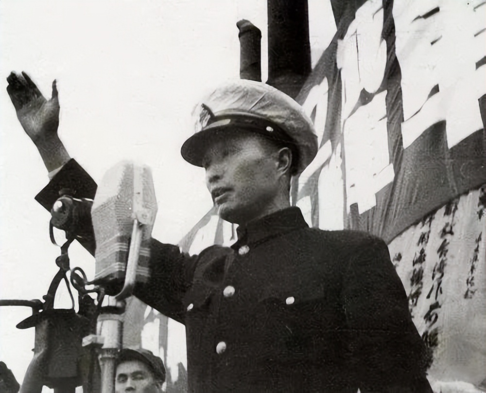 起义将领嫌解放军文化低不肯配合，毛主席问：你们是国民*党**员吧？