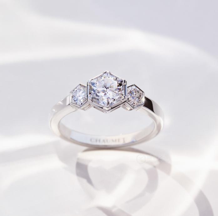 求婚不知道戒指戴哪,求婚钻戒什么款式最好