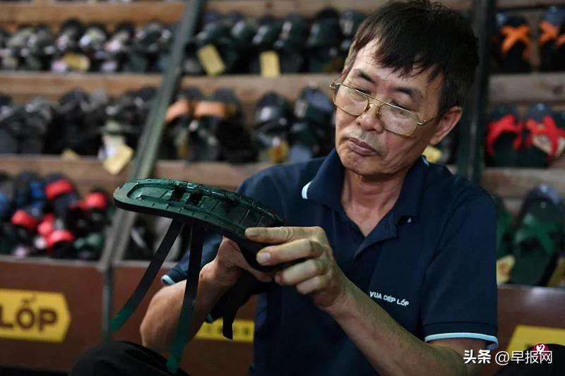 七八十年代塑料凉鞋加长,以前的透明塑料凉鞋竟然成了大牌