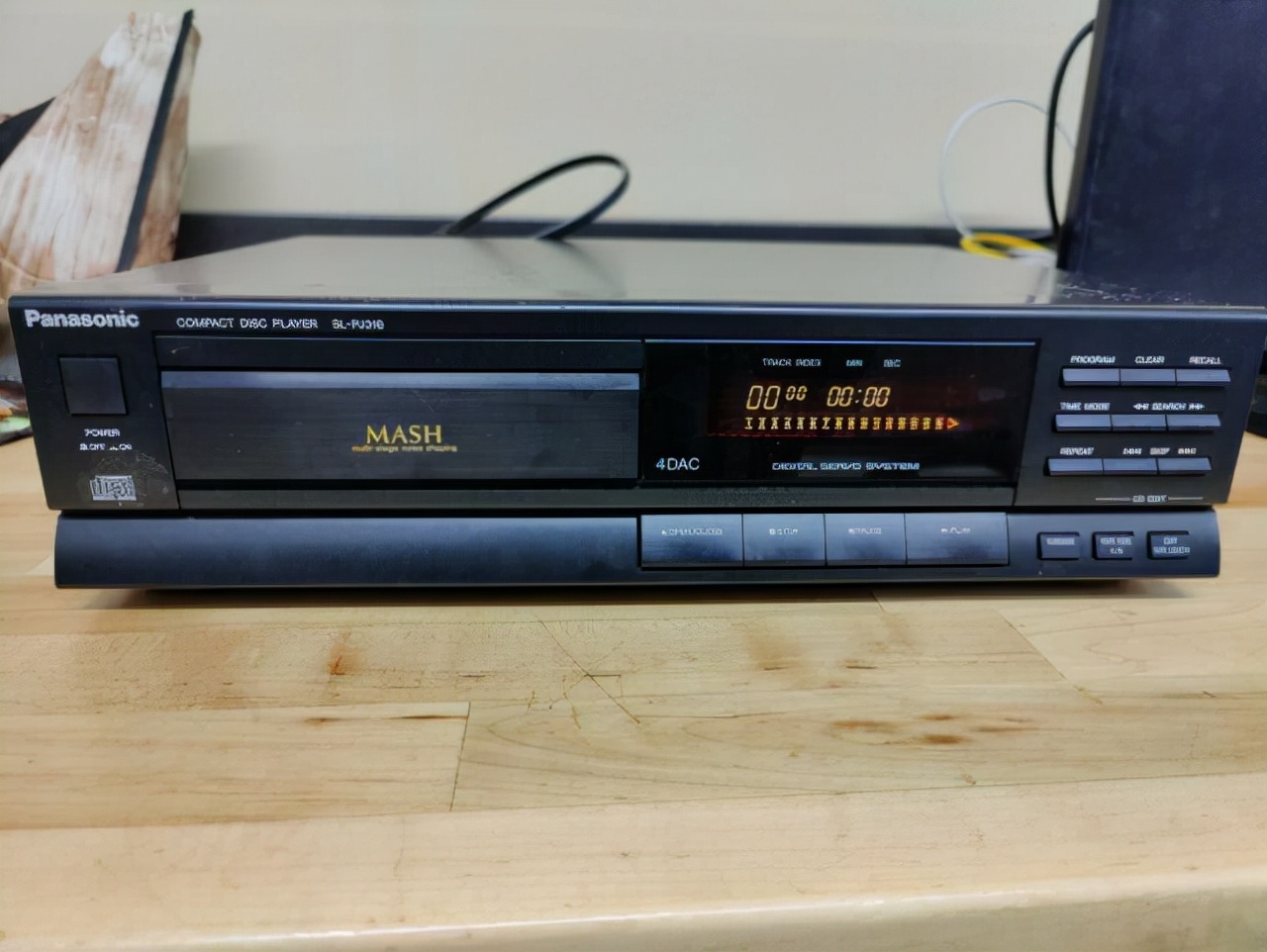 用cd机听歌和手机有区别么,用cd机听歌好还是用电听好