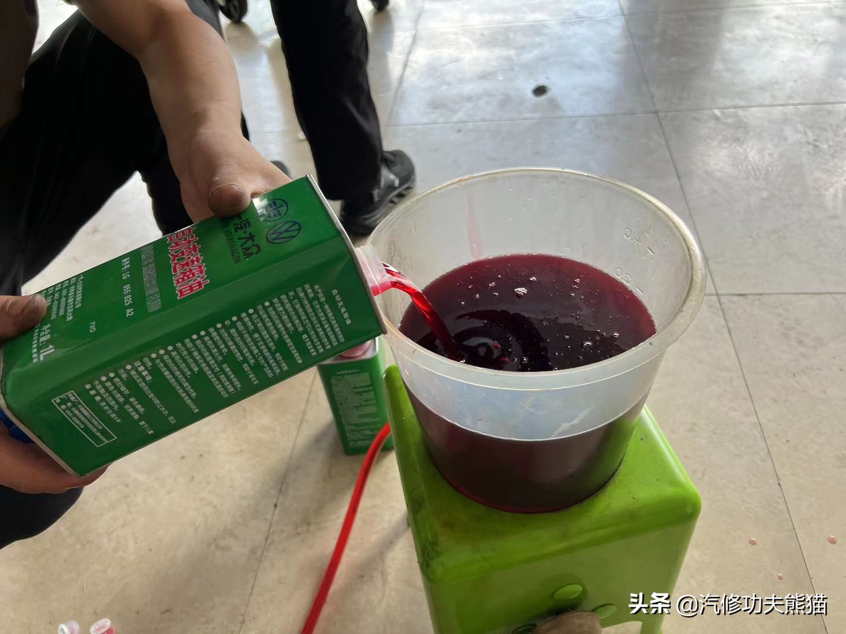 严谨的德国工人钣金修复,严谨的德国师傅修复事故车