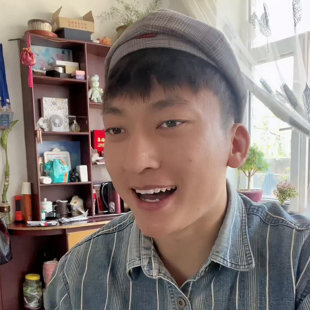 笑一笑烦恼少一点😅现状是这样吗？还想看什么类型评论出...