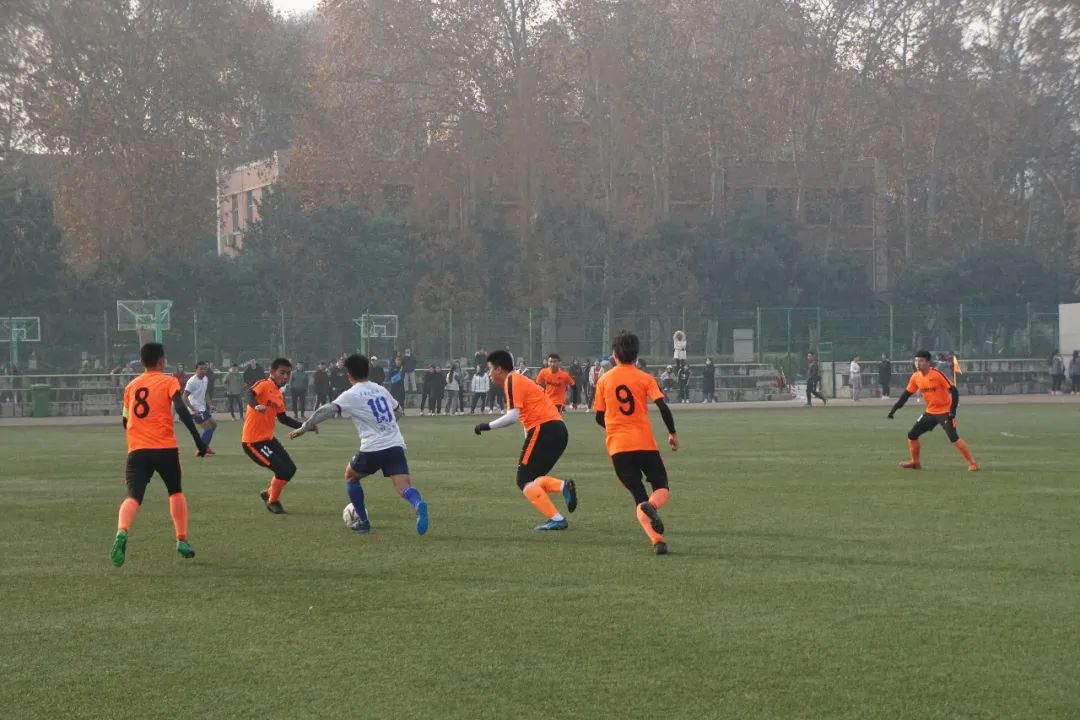 足球少年丨西安外国语大学杜真方：往前走，朝着光