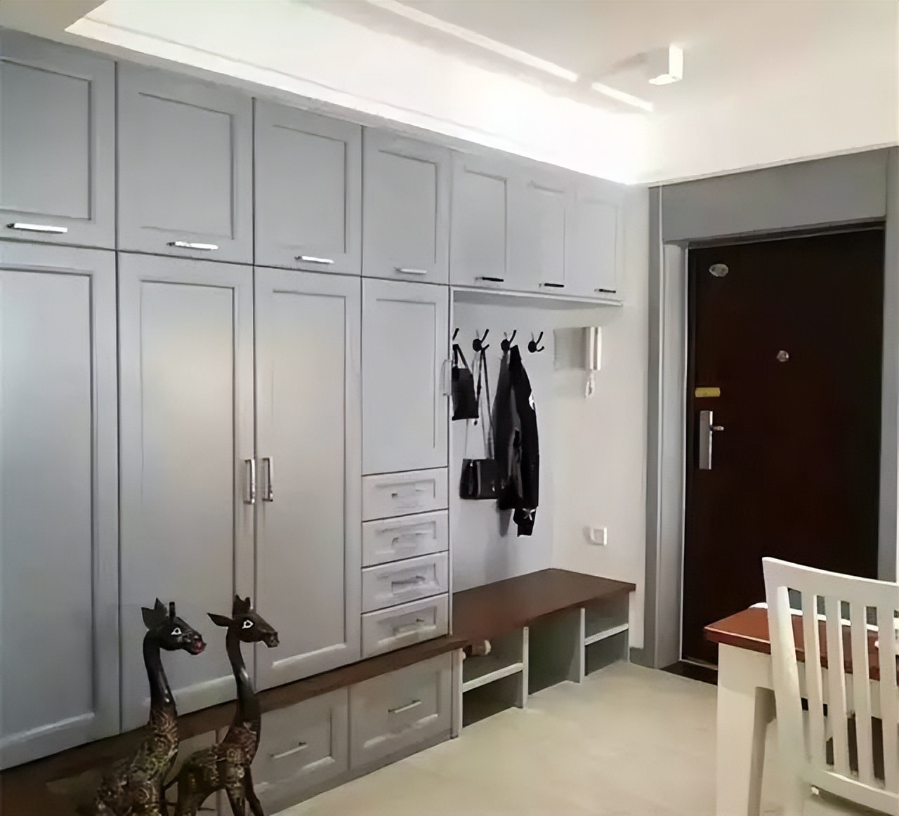 门套颜色与门不一样效果图,门套与门色差太大怎么办