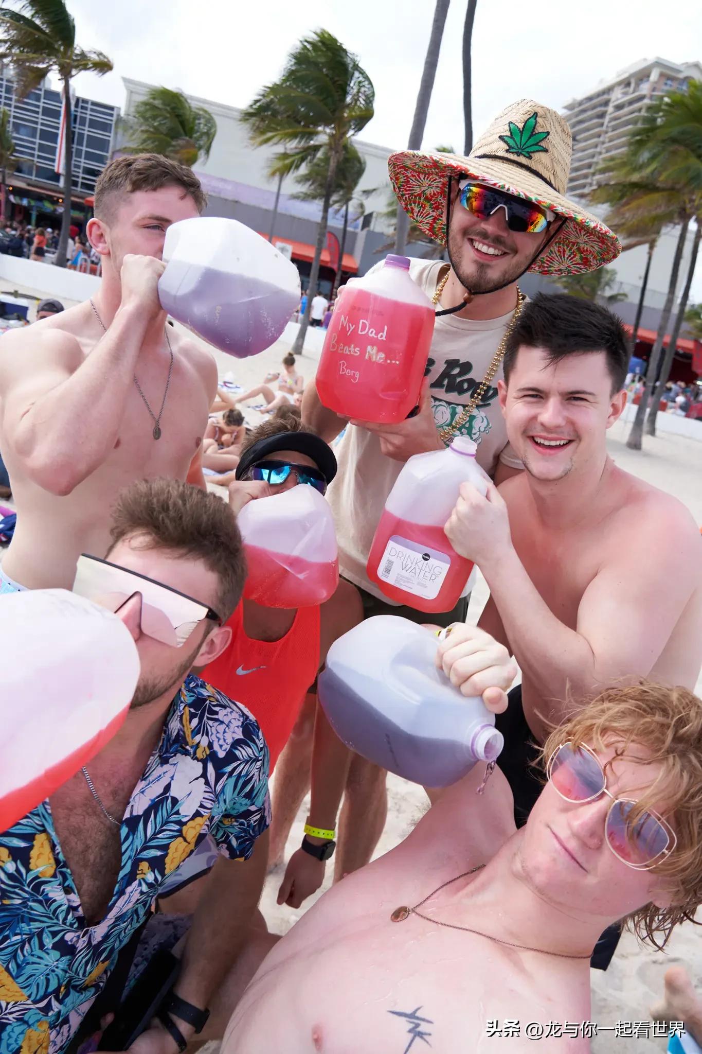 佛罗里达搏击俱乐部：狂欢者在海滩运动中释放压抑的怒火