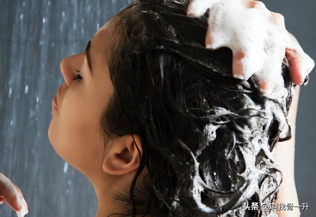 12岁小孩头发稀少怎么变浓密,怎么让头发变浓密食疗