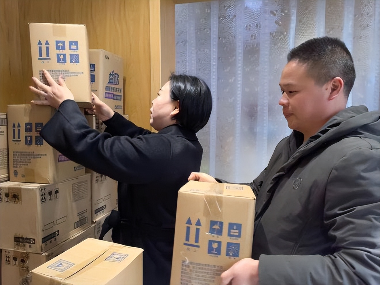 辛巴用直播电商助力乡村振兴,浙江天台圆梦助学公益达人陆慧平