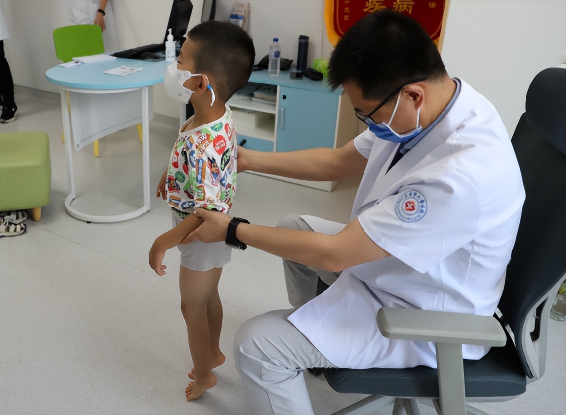 北京儿童医院足踝外科李浩医生,河南省儿童医院骨科李浩