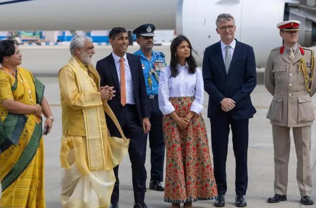 印度峰会上争奇斗艳：韩国第一夫人好嫩，日本第一夫人清新脱俗