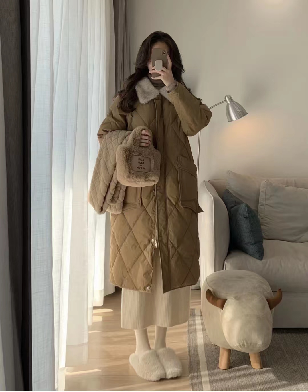 浅蓝色羽绒服怎样搭配黑色半身裙,短款白色羽绒服的最佳搭配半身裙