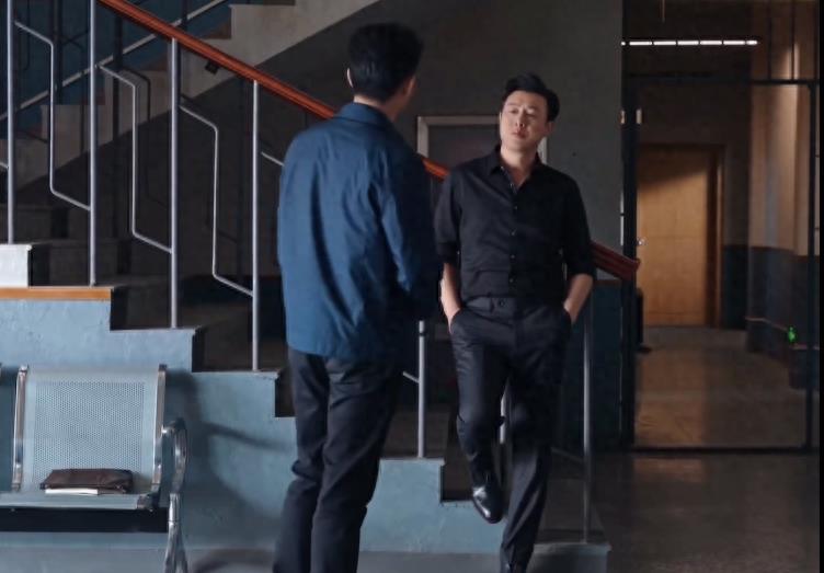 穿“黑衬衫”好看的男明星，只服这7位，个个长身玉立，贵气逼人