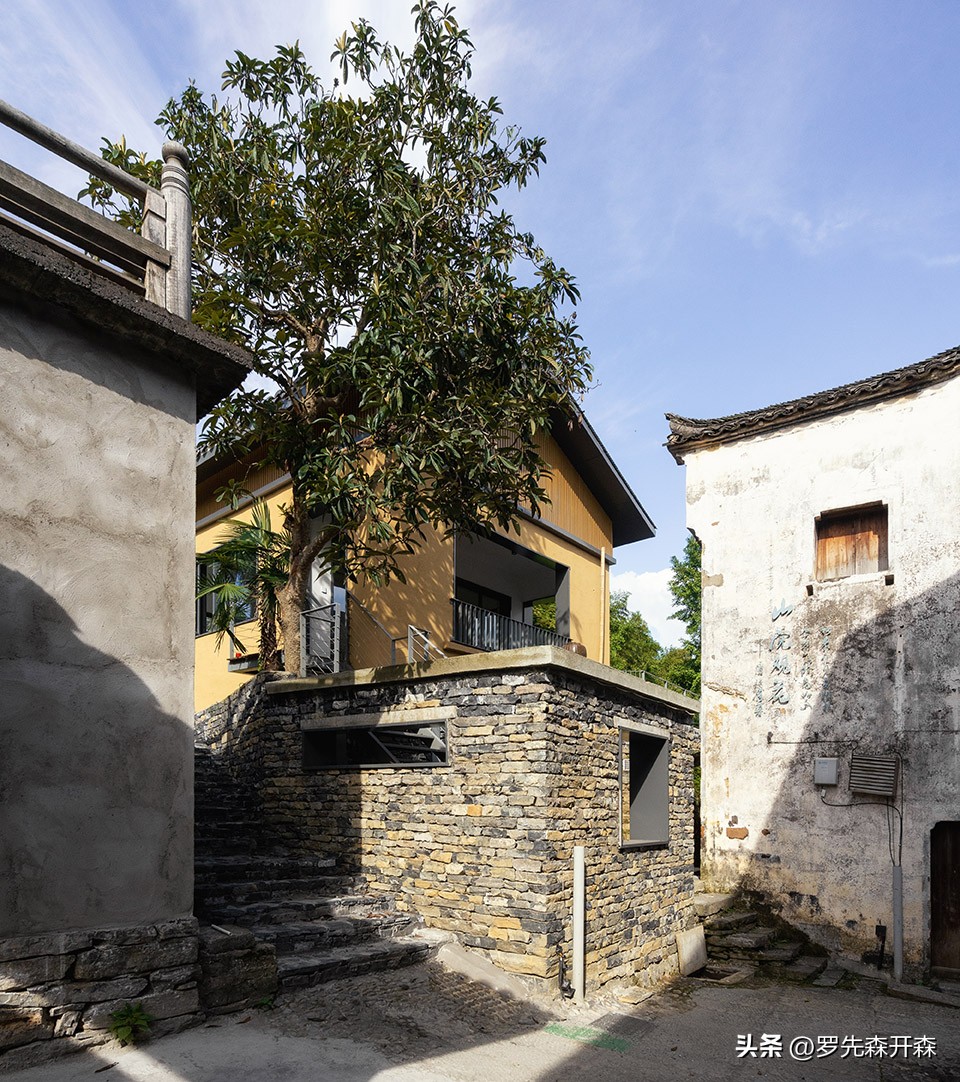残破倒塌的石房与土屋的改造新生，杭州——让建筑空间与自然对话
