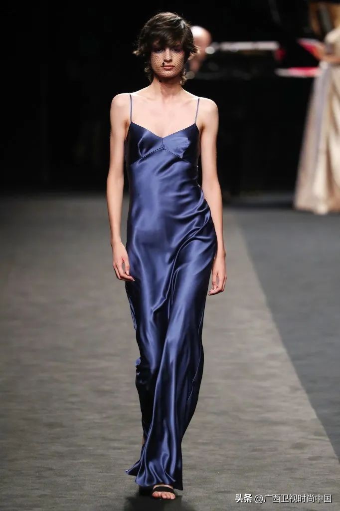 很热怎么穿,夏季天热怎么穿才够时尚