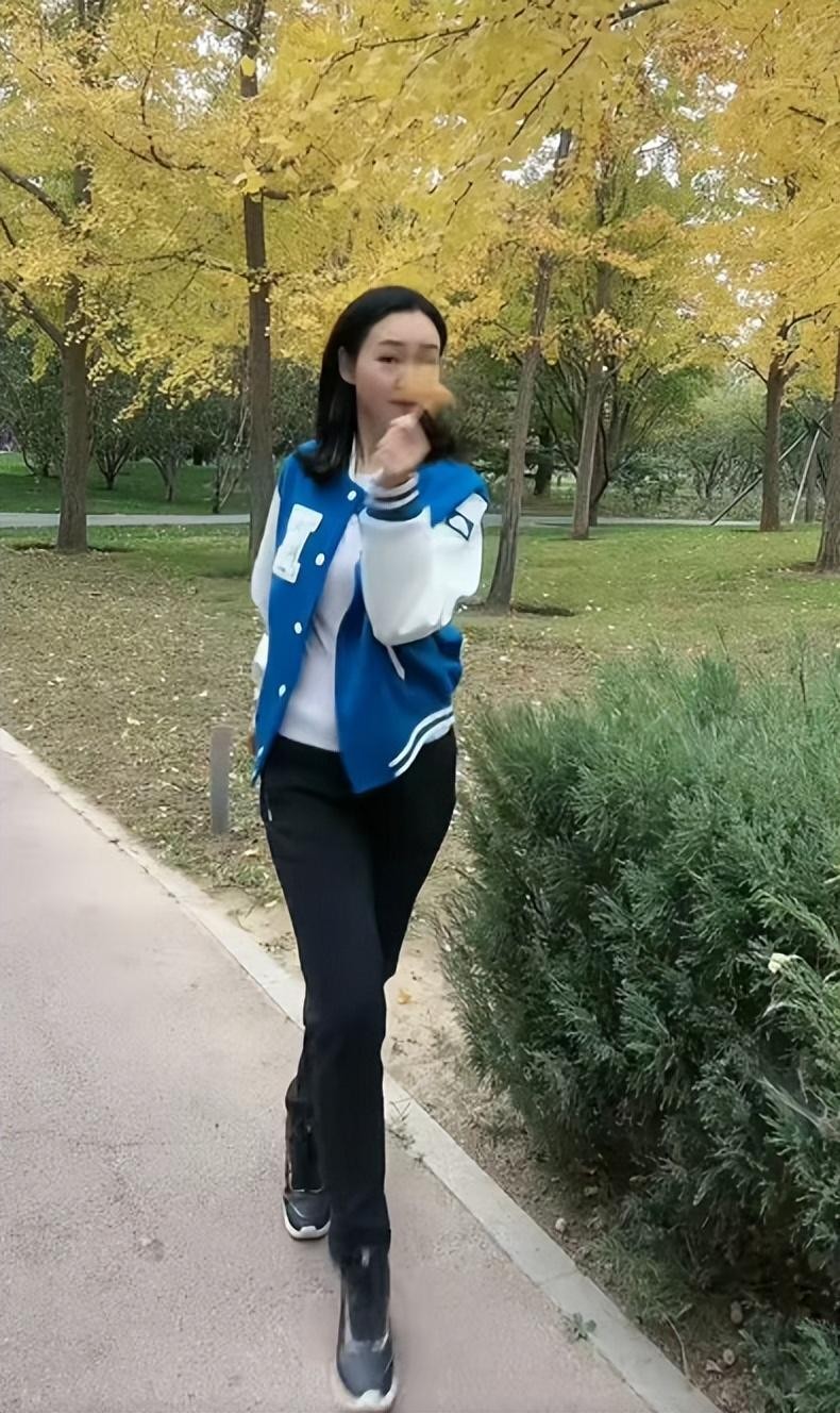 主持人周群走秀,周群跳舞的视频