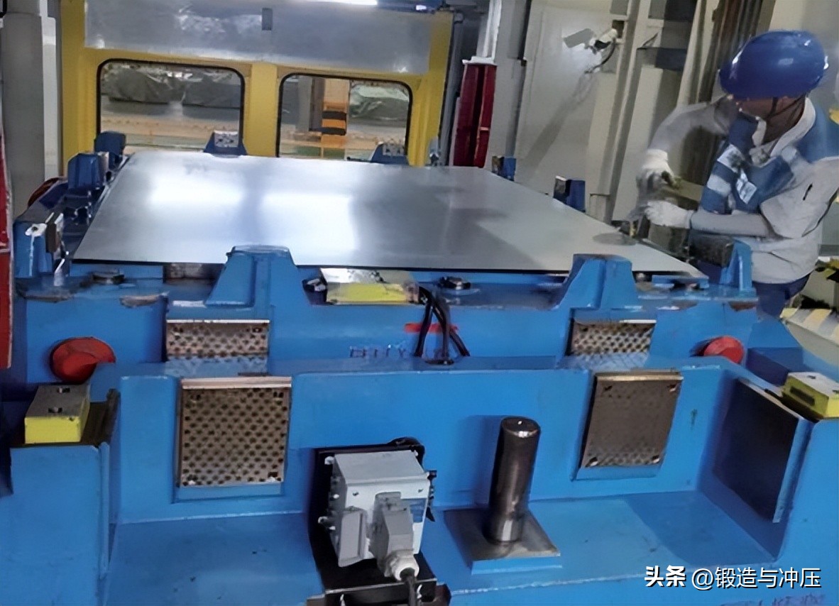 某车型常见故障诊断与排除,顶盖缺陷检测