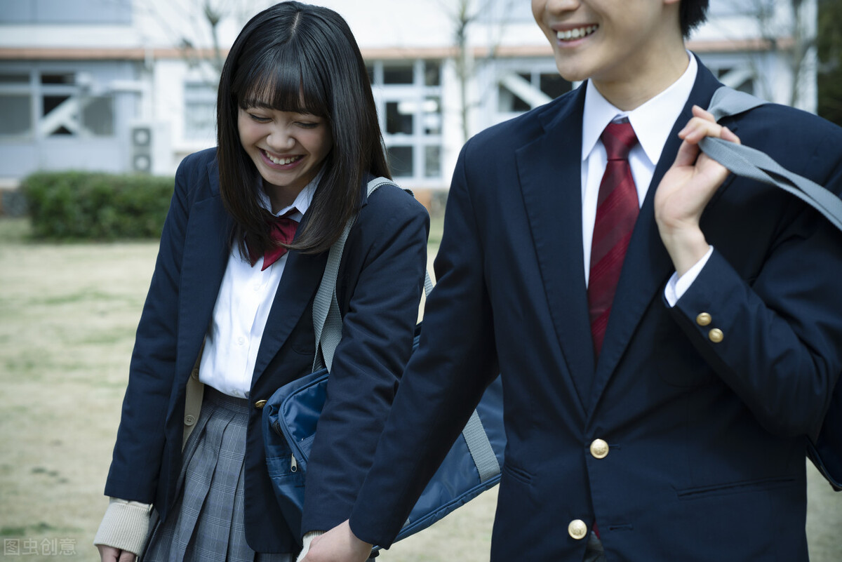 化解尴尬的幽默句子,化解尴尬的幽默口才经典句子