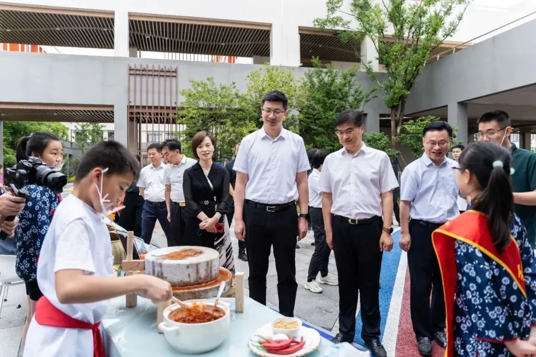 冶金工业园“沙洲教育”20年巡礼暨“劲沙洲”首届田径运动会开幕