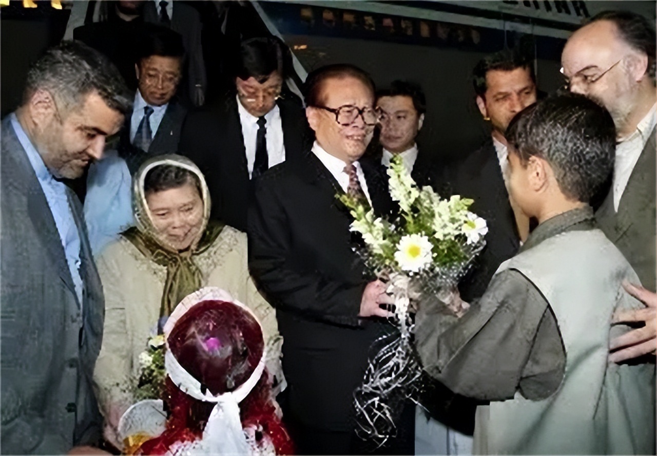 江*民泽**妹妹泽慧回忆兄长恋爱：*冶坪王**文静含蓄，与兄长性格互补