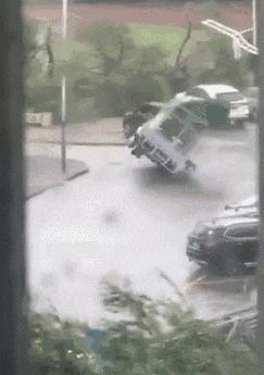 围观“富二留”和国内“打工狗”的网络battle：谁在操控流量密码