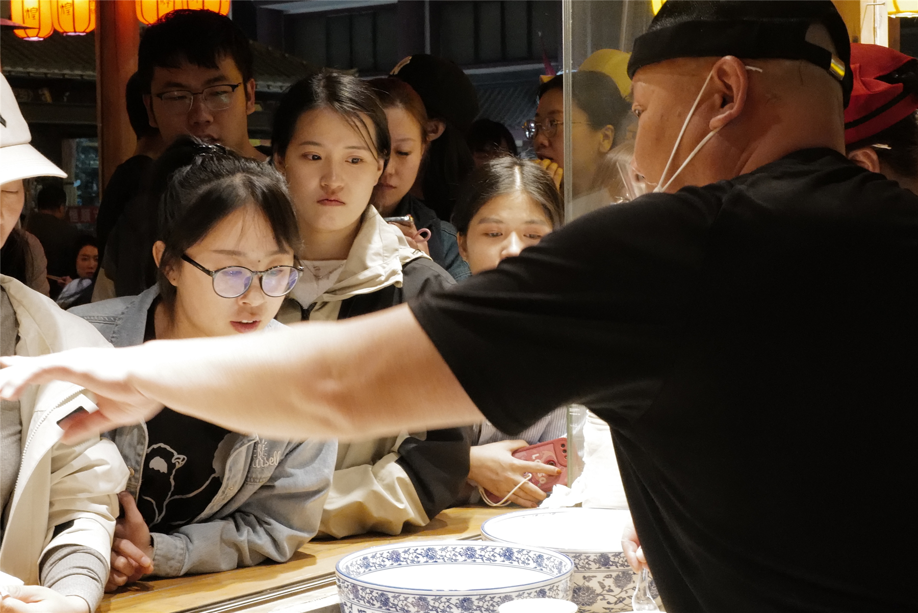 敦煌沙州食驿照片,春节敦煌夜市沙洲食驿