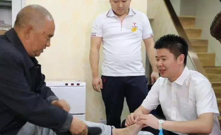 陕西农村娃靠“脚”年赚76亿，政府为它设修脚扶贫，他如何做的？
