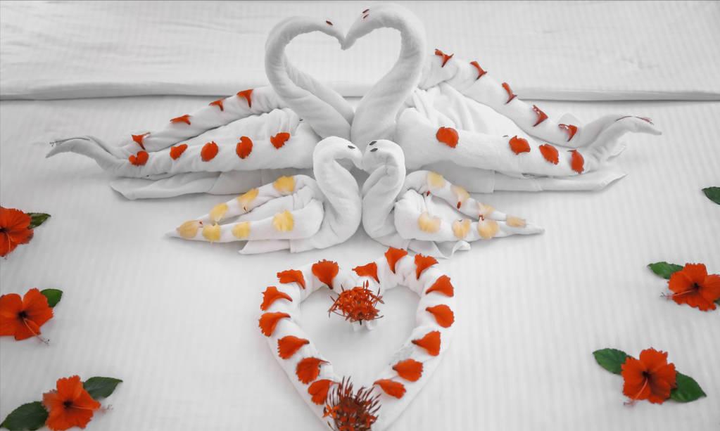 情侣酒店里的床是什么床,酒店情侣房有哪些东西