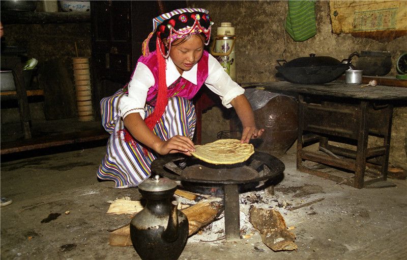 浜戝崡鎬掓睙鍗佸ぇ蹇呭悆缇庨,浜戦鍝佸皾鑸屽皷涓婄殑绾㈡渤