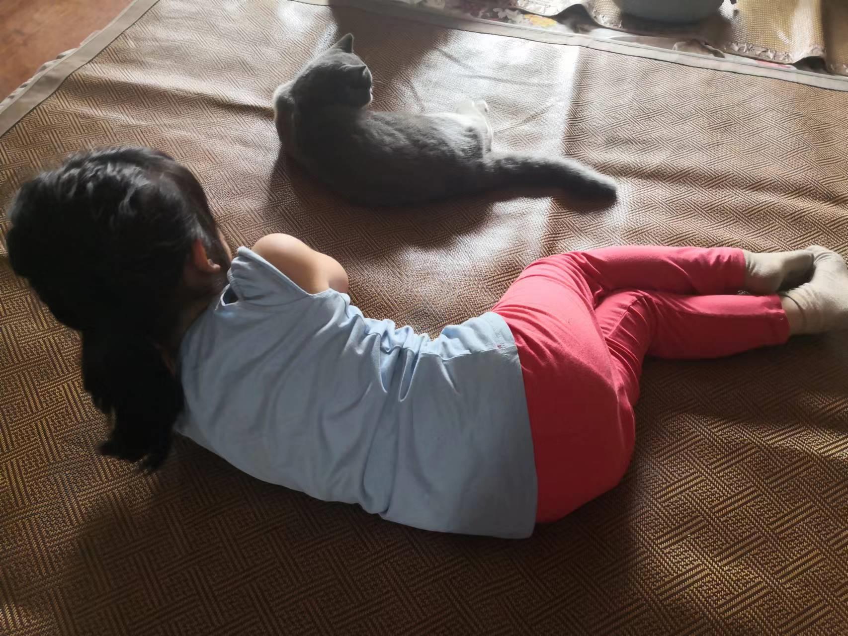 两个小东西,一个是宠物,还有一个是?