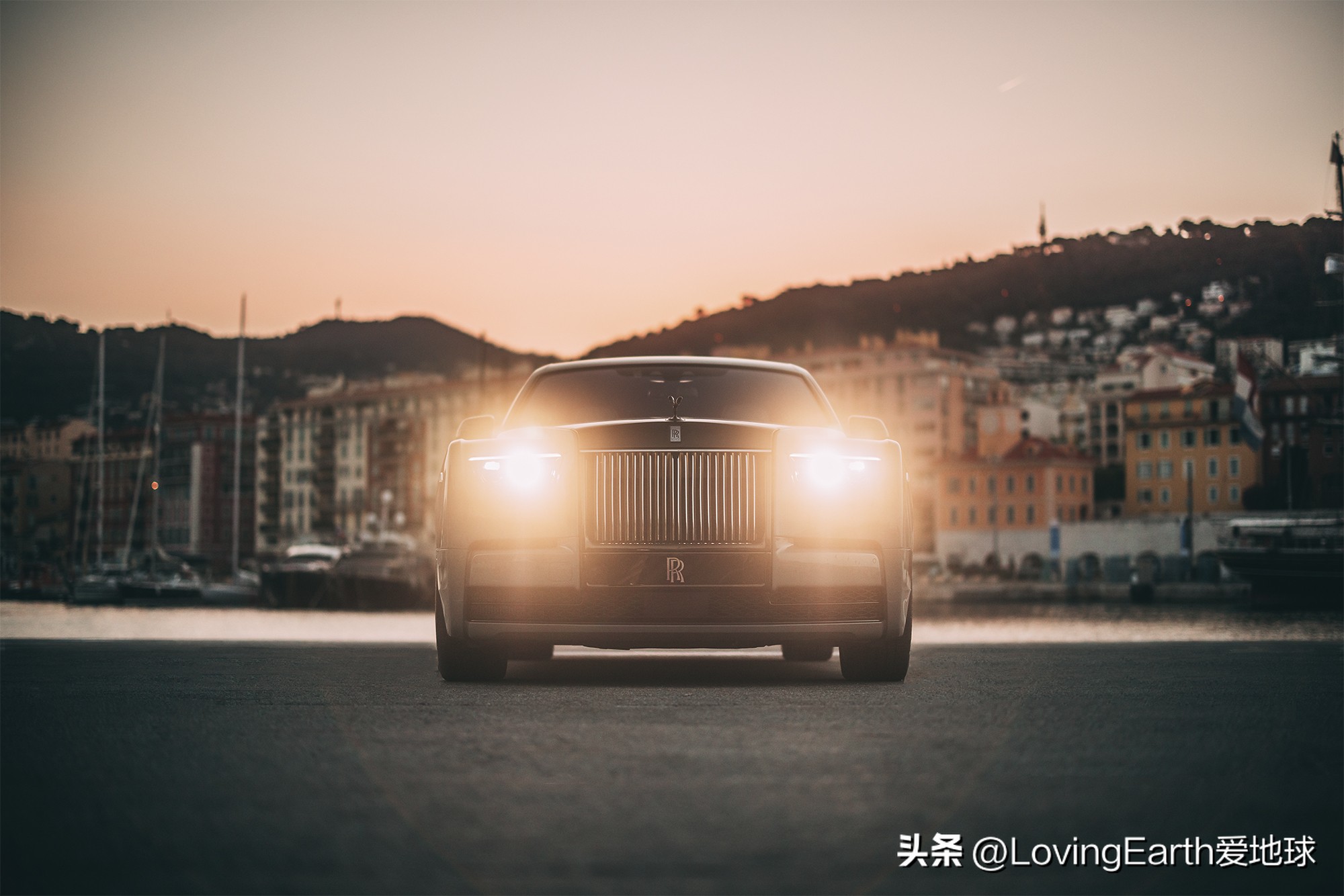 劳斯莱斯对车镜子干杯视频,劳斯莱斯幻影让世界充满爱