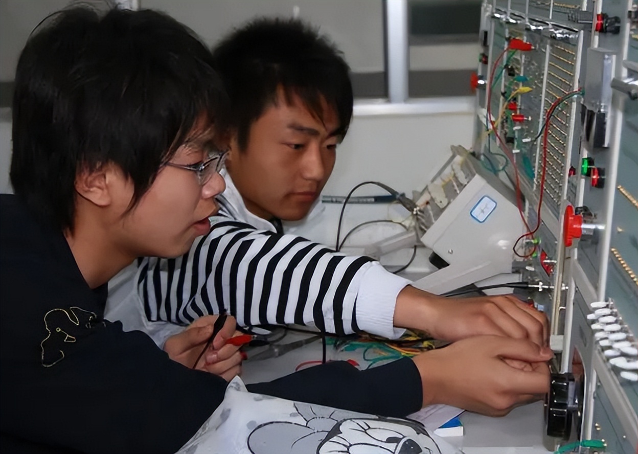 就业前景好的十大专业知乎,就业率薪资最高的十大专业