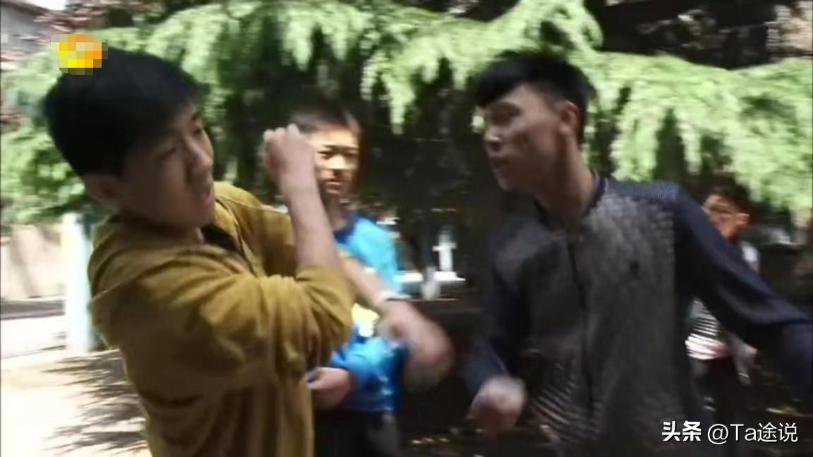 陕西少年酷爱打架，收藏品够买辆车，被“爷爷”救赎后学会感恩