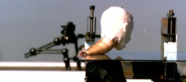 据说台风的时候，要把家里的窗户都打开，这样可以减小风的阻力