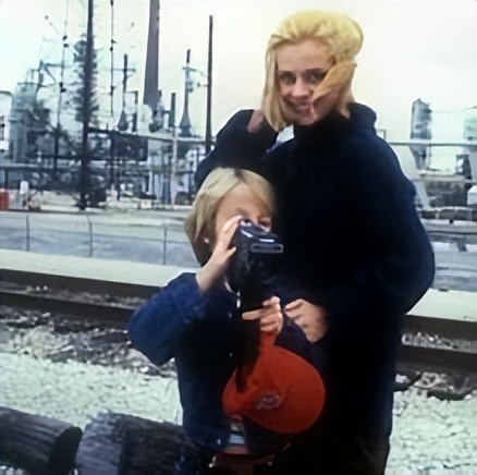 患有失忆症的赫德,与家人失联后,他将何去何从