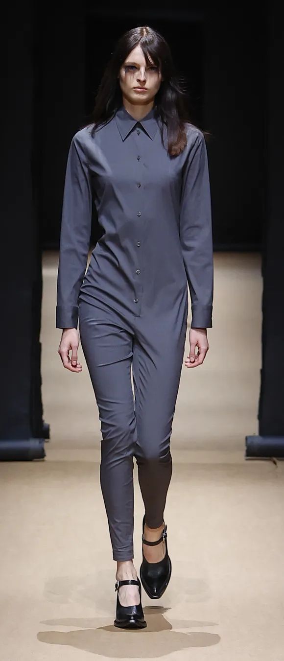 在Prada的戏梦中，以对立之境现原生之美