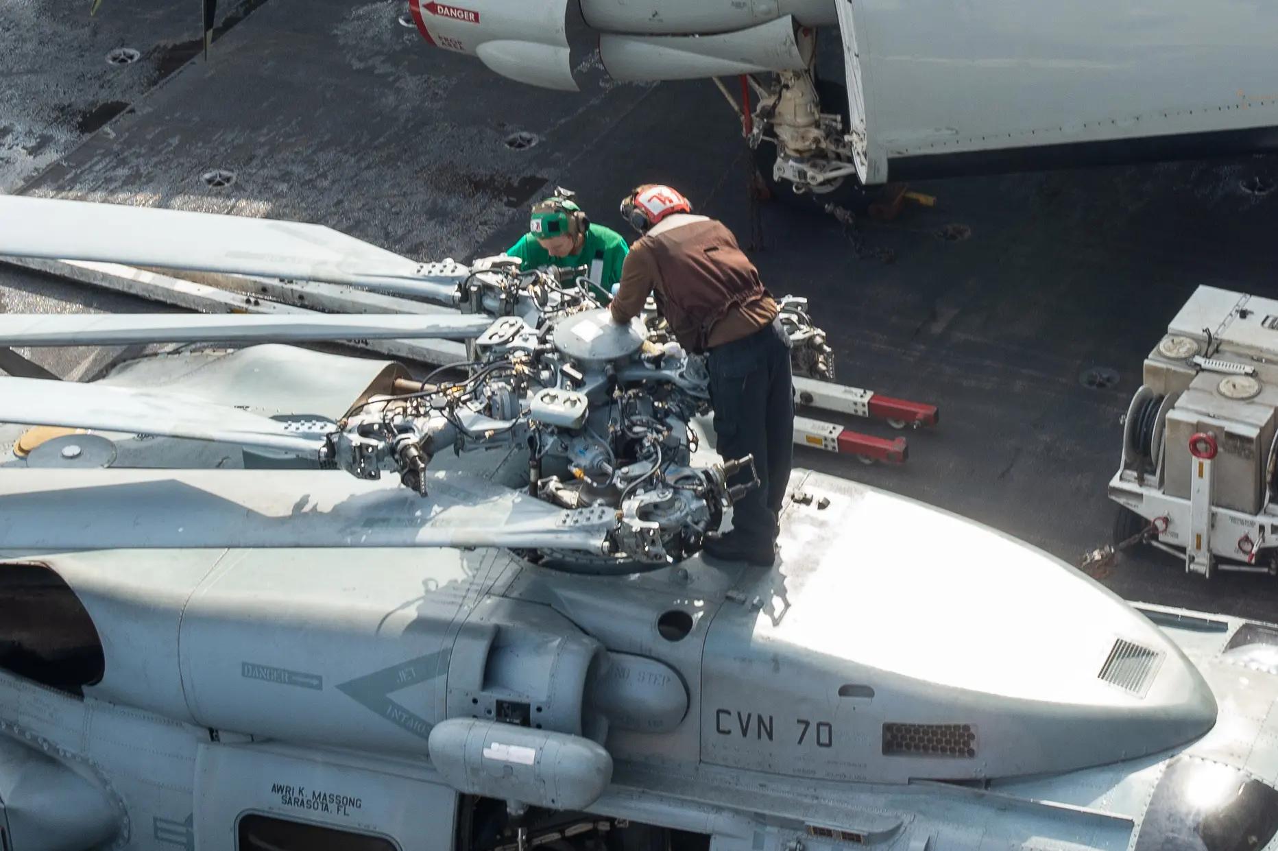 “飞机上怎么会有蛇”?美国一航班发现束带蛇,乘客:蛇咋来的?