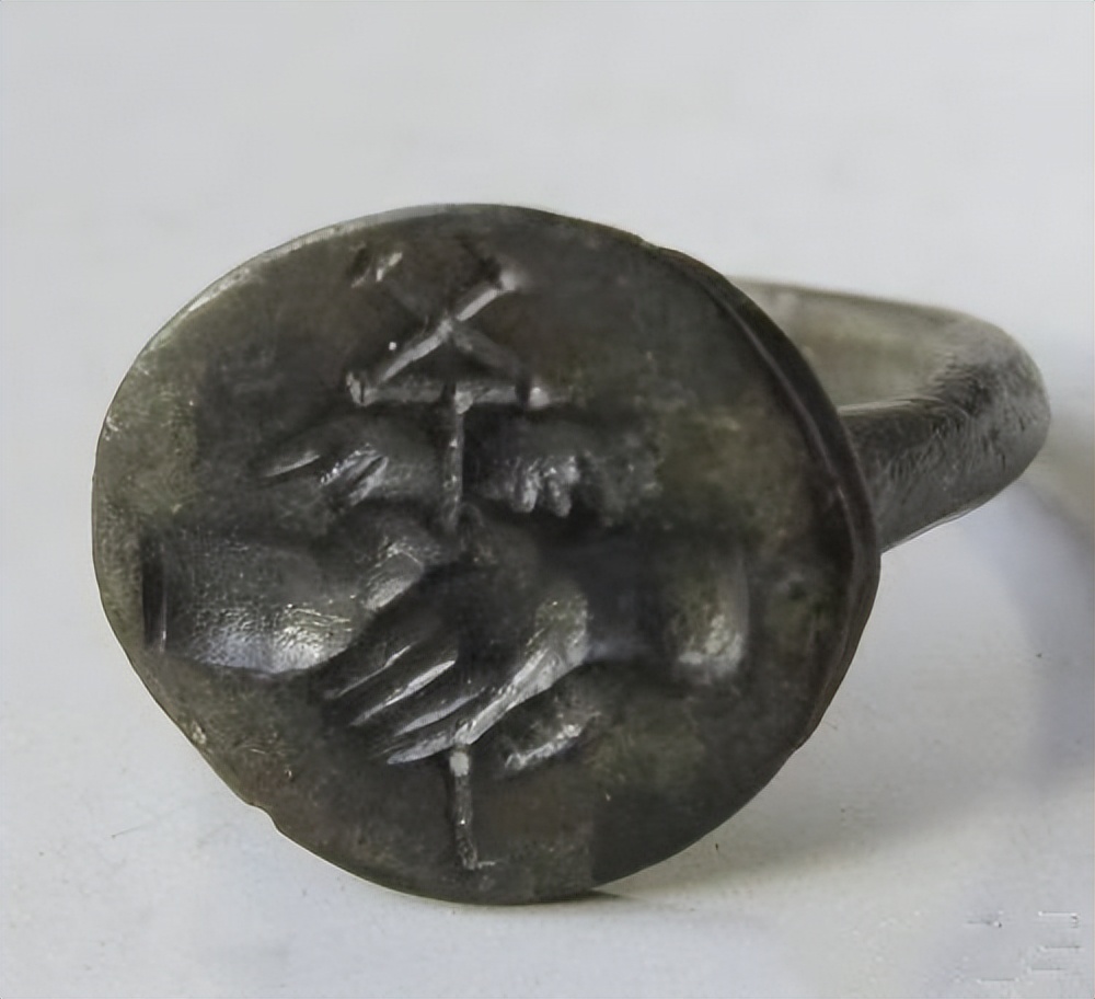 古罗马蓝宝石镶金戒指 (古罗马黄金戒指)