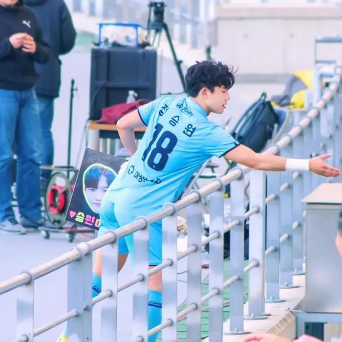 小狼狗10块腹肌,小狼狗的腹肌