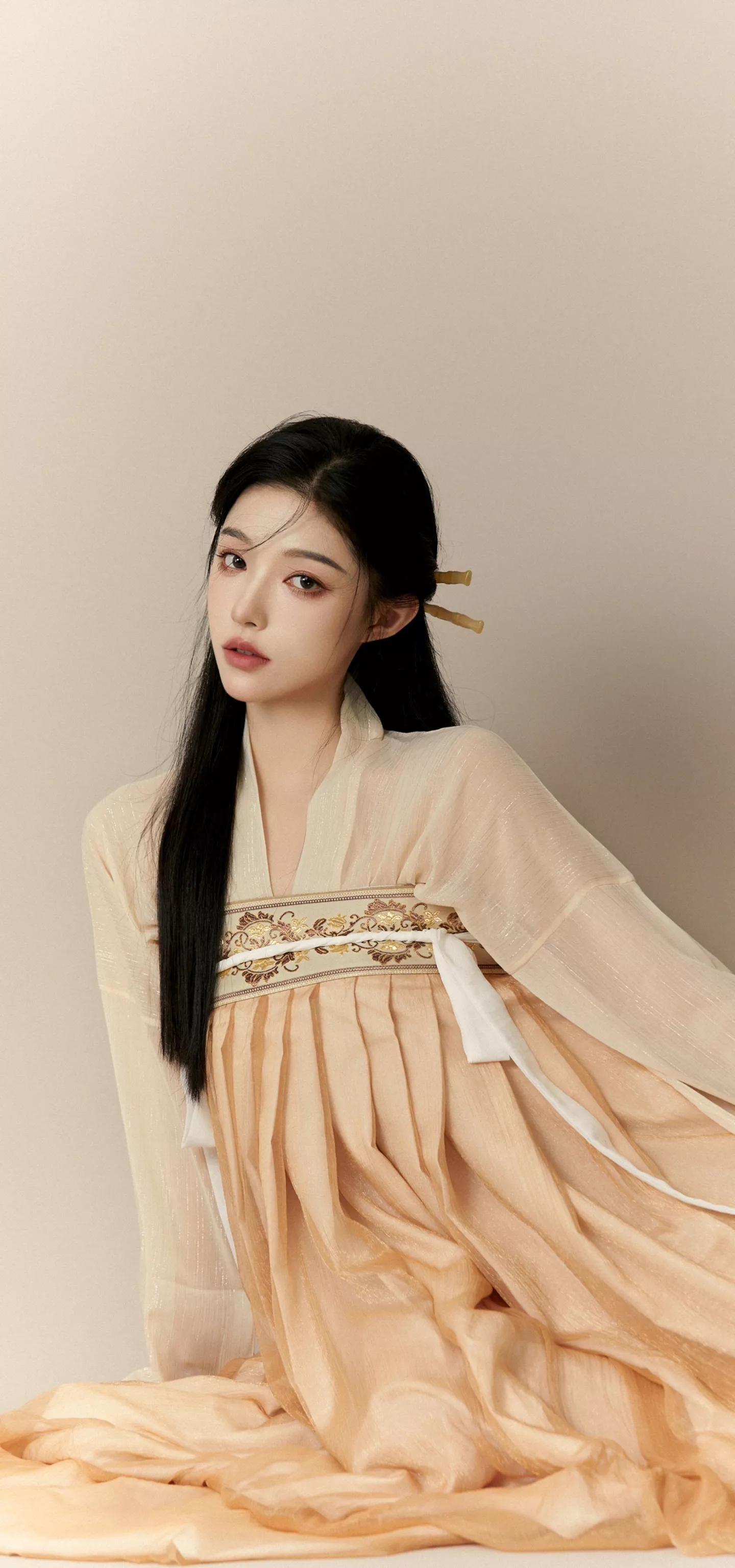 唯美古风金黄汉服美女壁纸,梦回大唐汉服夜景拍摄