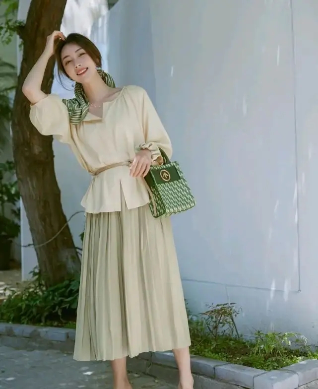 上衣百搭下衣随便穿,上衣纯色显瘦百搭宽松